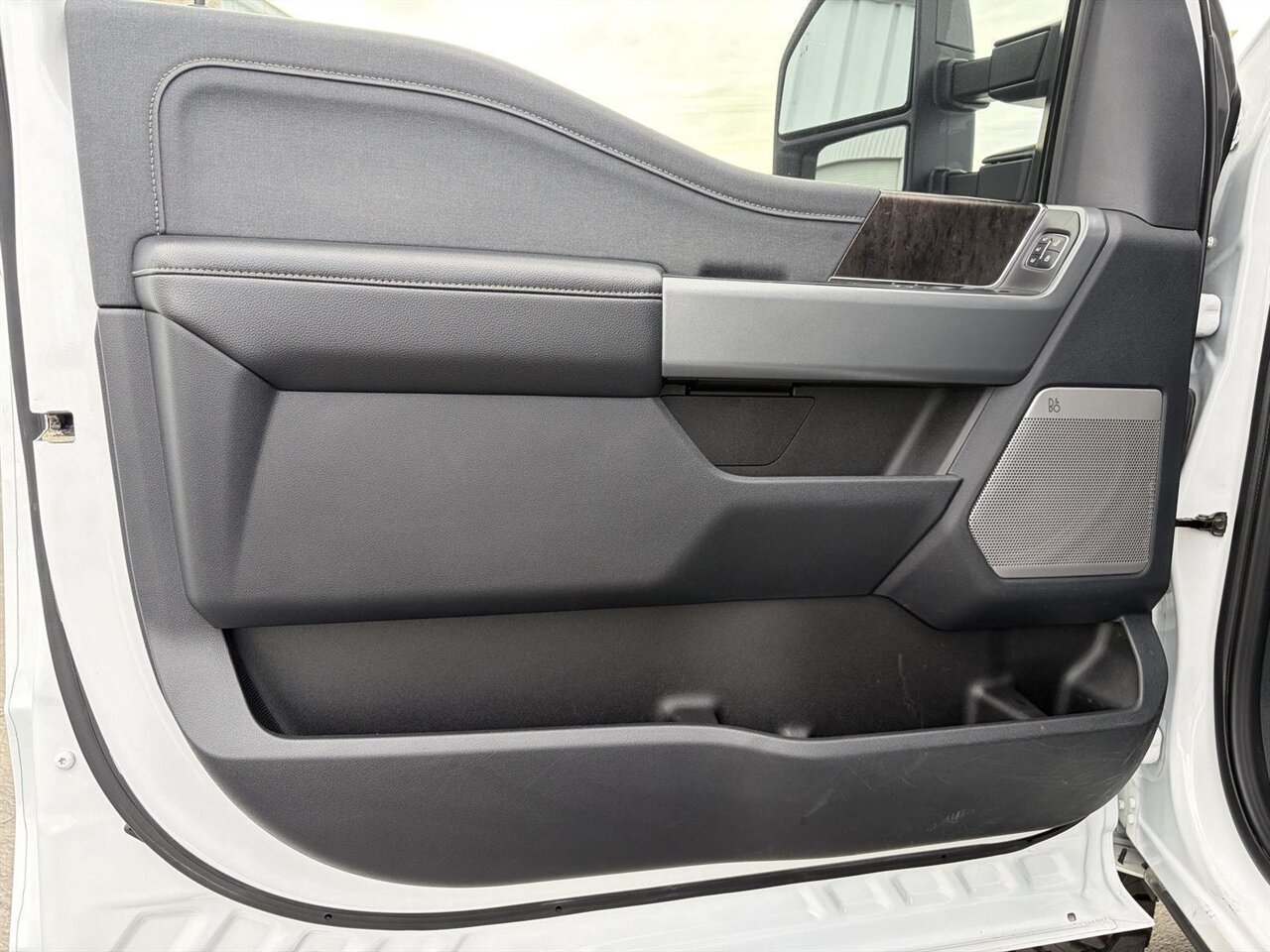 2024 Ford F-250 Super Duty Lariat - Photo 11 - Victorville, CA 92392