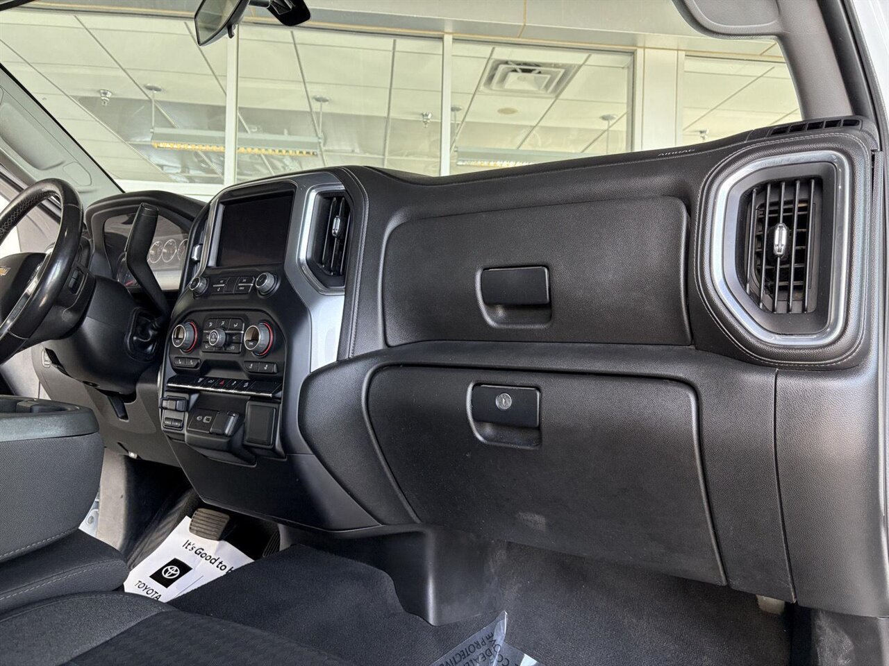 2022 Chevrolet Silverado 2500HD LT   - Photo 21 - Victorville, CA 92392