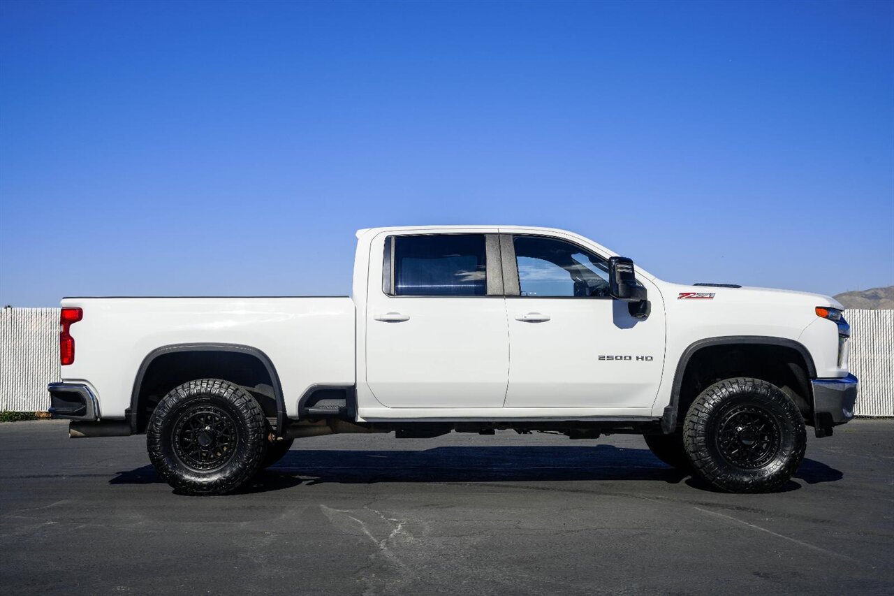 2022 Chevrolet Silverado 2500HD LT   - Photo 8 - Victorville, CA 92392