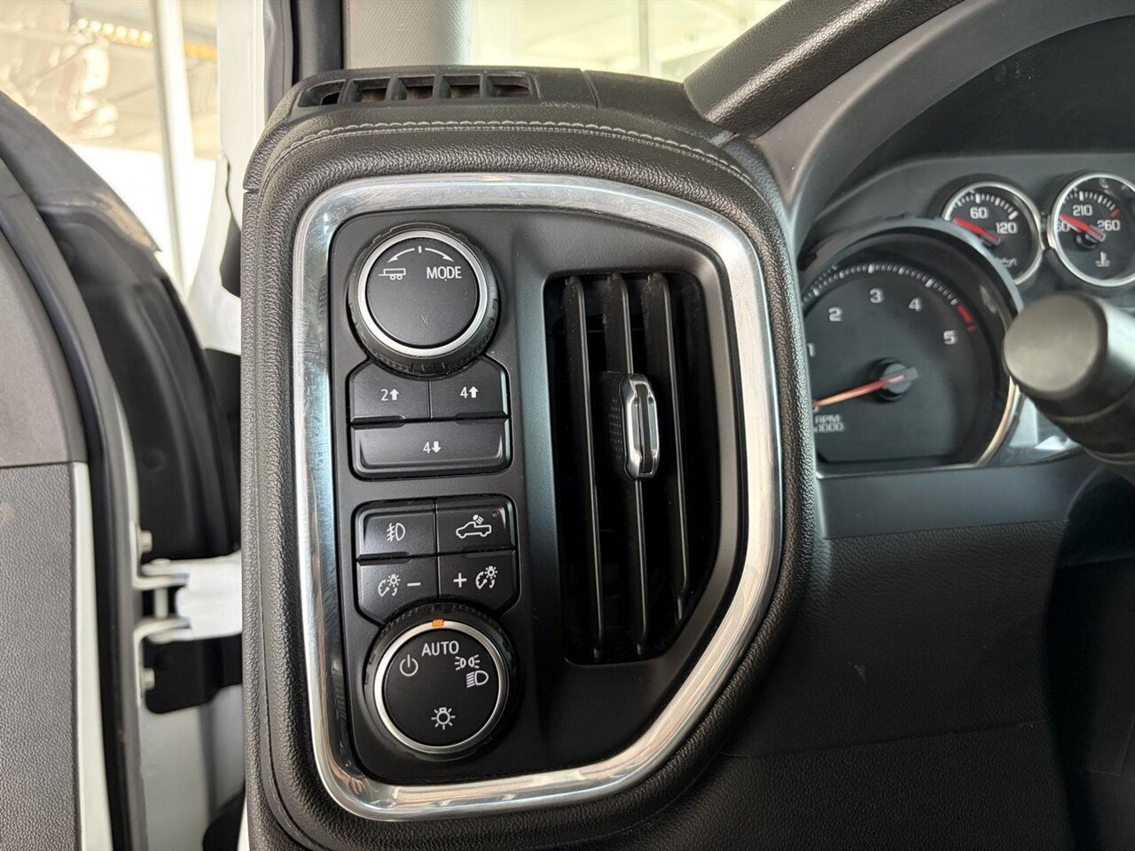 2022 Chevrolet Silverado 2500HD LT   - Photo 13 - Victorville, CA 92392