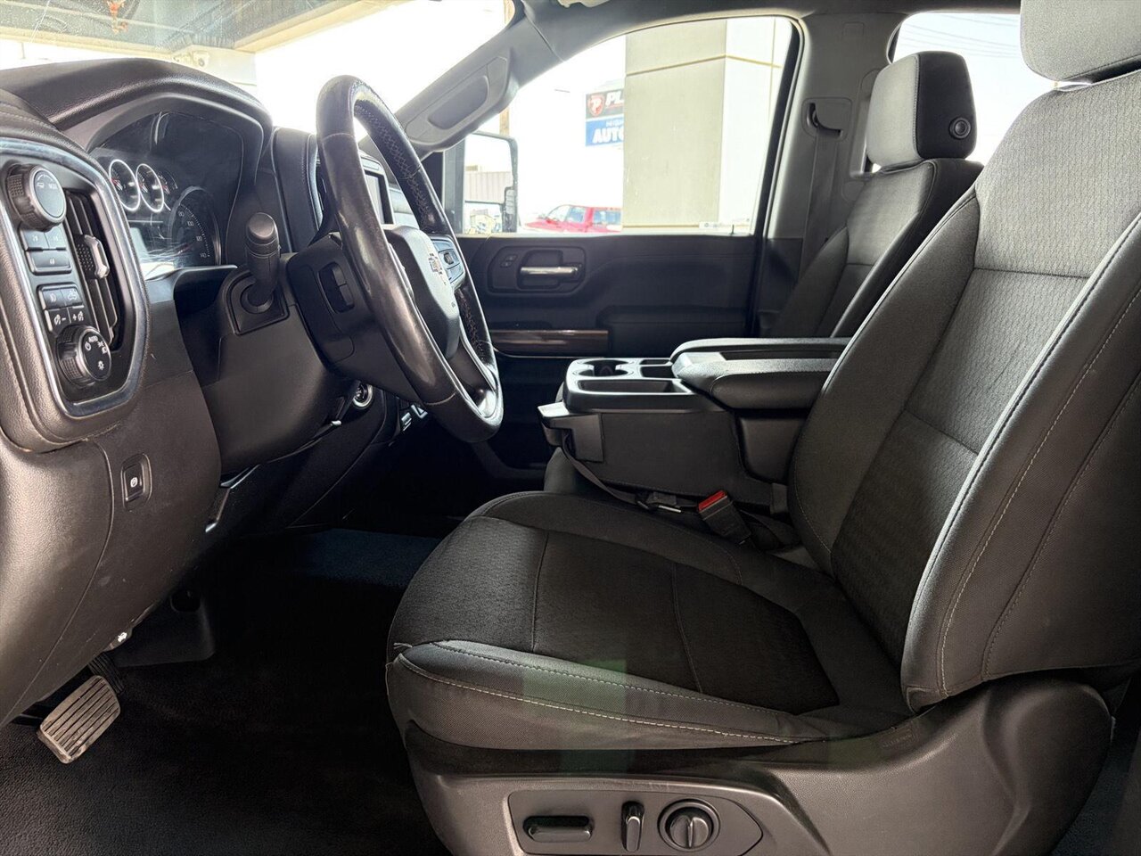 2022 Chevrolet Silverado 2500HD LT   - Photo 12 - Victorville, CA 92392