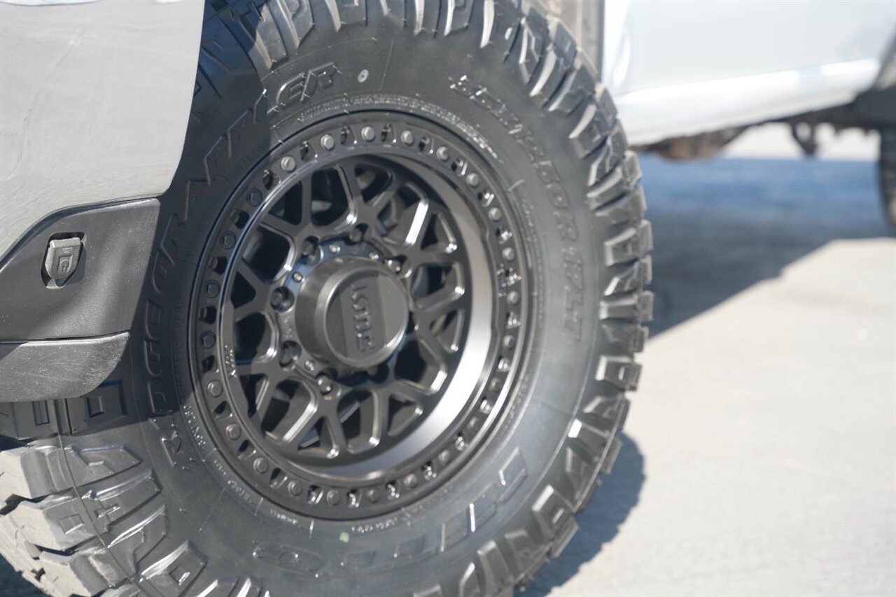 2022 Chevrolet Silverado 2500HD LT   - Photo 2 - Victorville, CA 92392