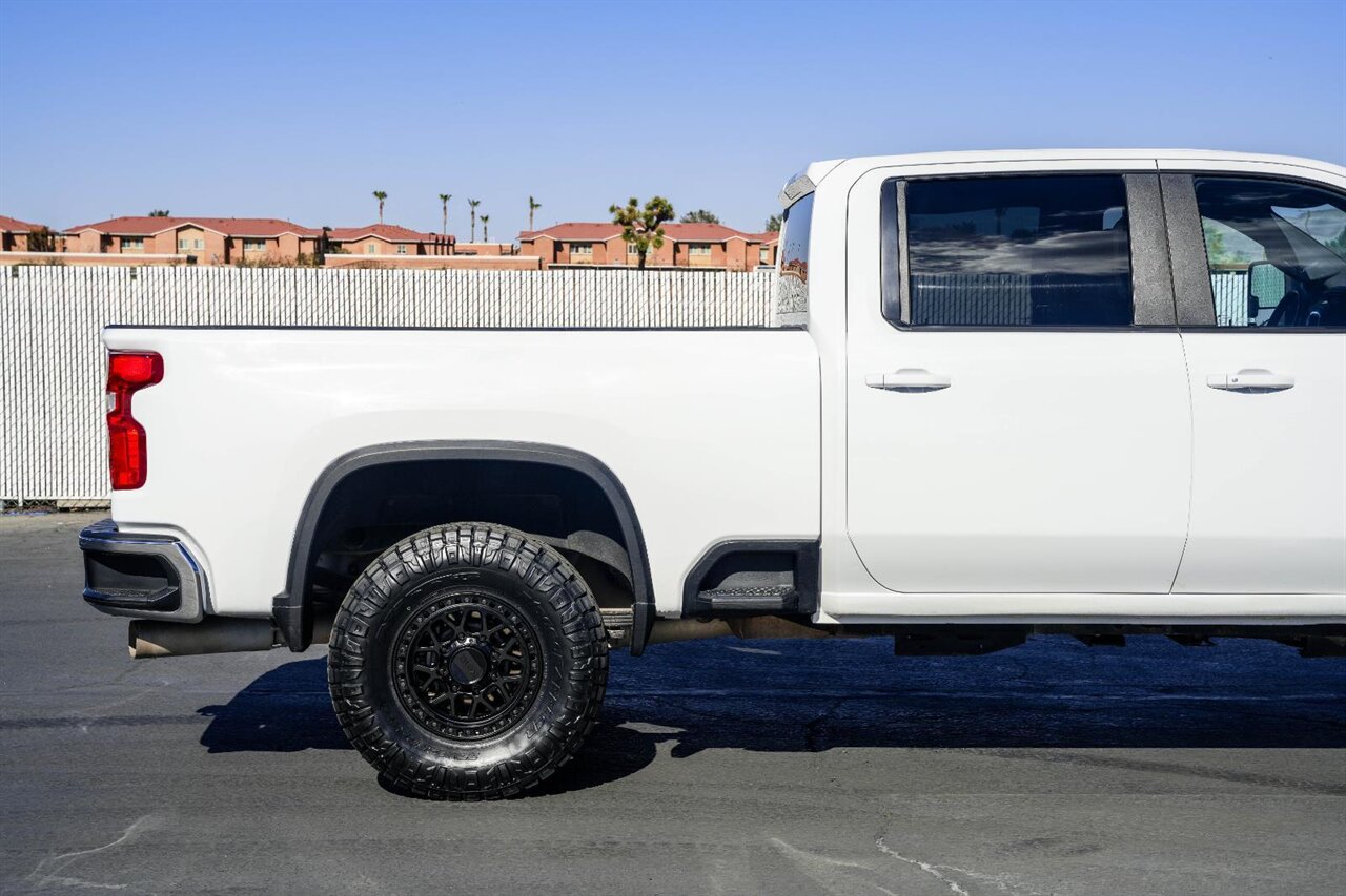 2022 Chevrolet Silverado 2500HD LT   - Photo 10 - Victorville, CA 92392