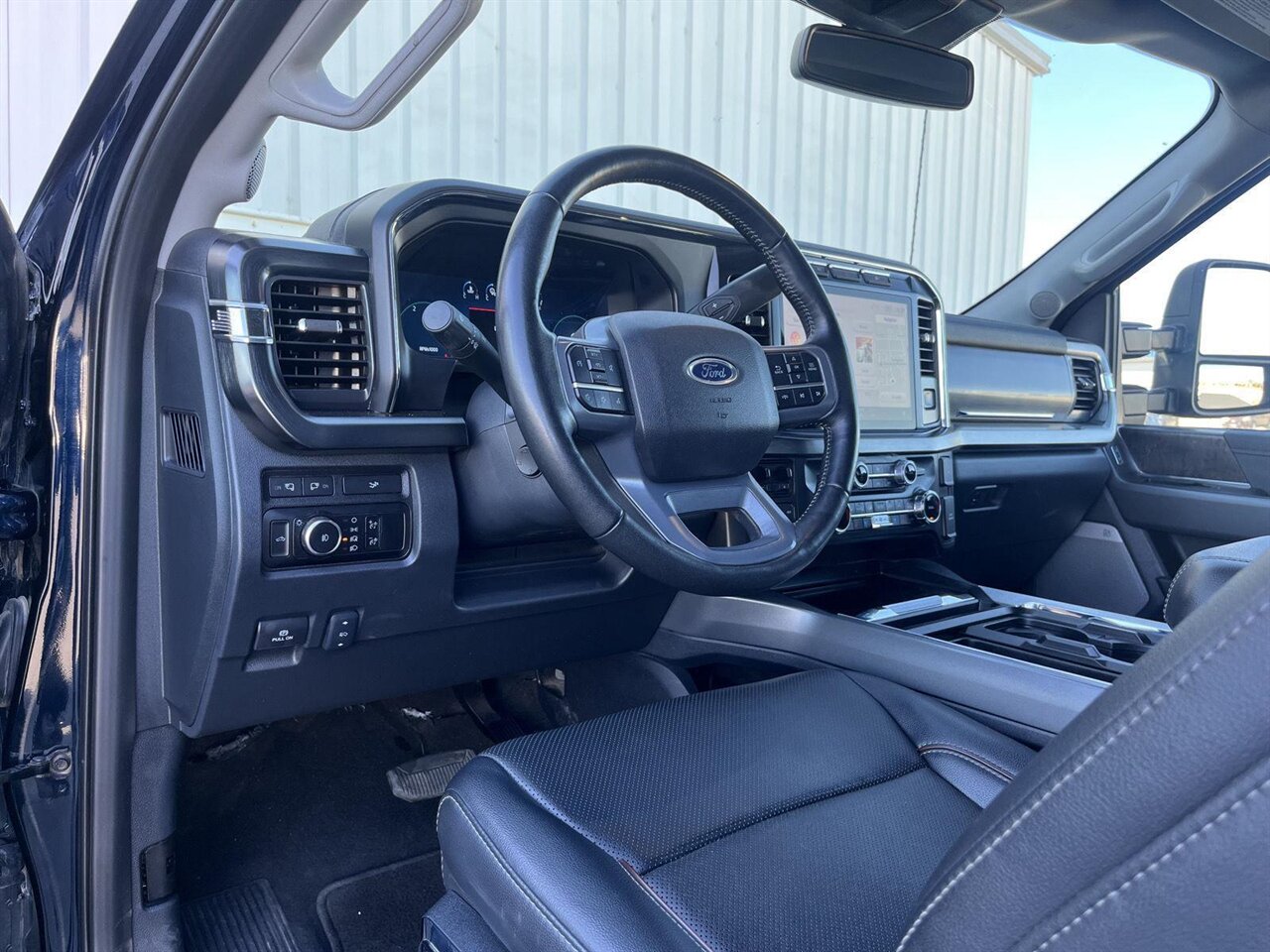 2024 Ford F-250 Super Duty Lariat   - Photo 2 - Victorville, CA 92392