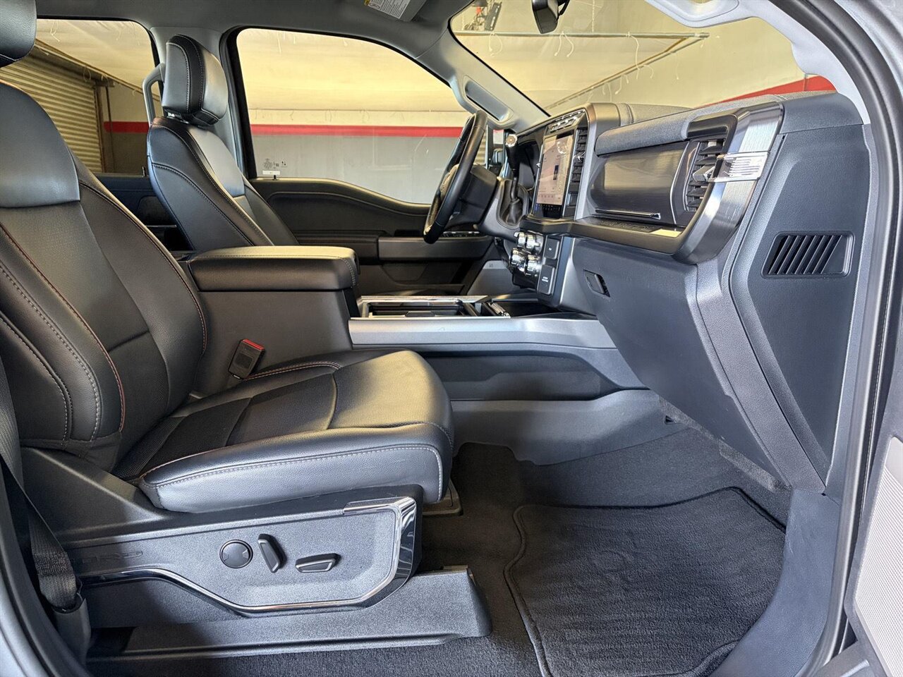 2024 Ford F-250 Super Duty Lariat - Photo 32 - Victorville, CA 92392