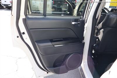 2010 Jeep Compass Limited   - Photo 18 - Roswell, GA 30075