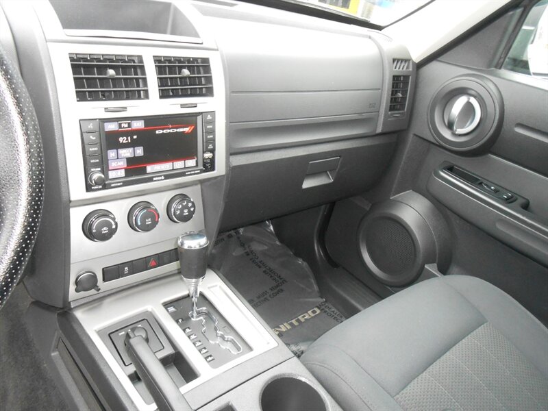 2011 Dodge Nitro SE photo