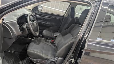 2020 Mitsubishi Outlander ES  AWD - Photo 10 - Butler, PA 16001