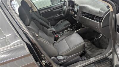 2020 Mitsubishi Outlander ES  AWD - Photo 16 - Butler, PA 16001