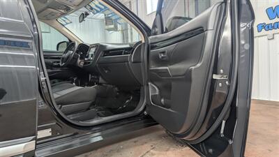 2020 Mitsubishi Outlander ES  AWD - Photo 15 - Butler, PA 16001