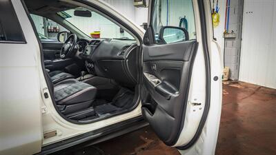 2018 Mitsubishi Outlander Sport 2.4 SE   - Photo 14 - Butler, PA 16001