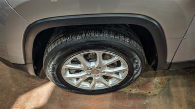2018 Jeep Cherokee Latitude Plus   - Photo 8 - Butler, PA 16001