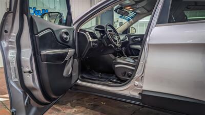 2018 Jeep Cherokee Latitude Plus   - Photo 10 - Butler, PA 16001