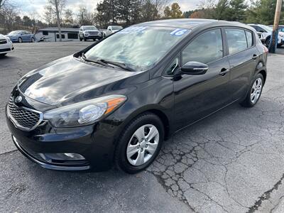 2016 Kia Forte5 LX   - Photo 2 - Butler, PA 16001