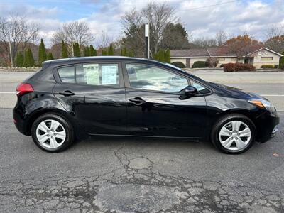 2016 Kia Forte5 LX   - Photo 4 - Butler, PA 16001