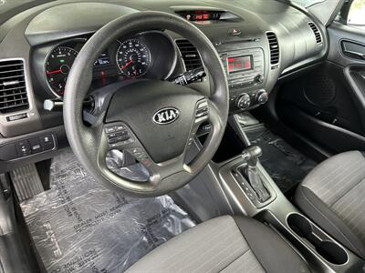 2016 Kia Forte5 LX   - Photo 10 - Butler, PA 16001