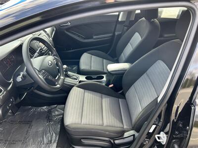 2016 Kia Forte5 LX   - Photo 7 - Butler, PA 16001