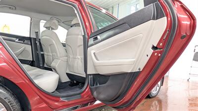 2016 Hyundai SONATA Sport   - Photo 16 - Butler, PA 16001