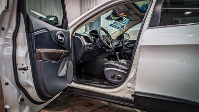 2014 Jeep Cherokee Limited   - Photo 10 - Butler, PA 16001