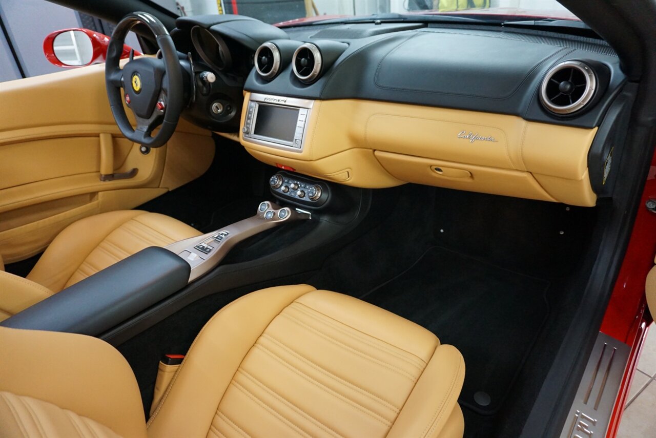 2014 Ferrari California   - Photo 22 - Naples, FL 34104