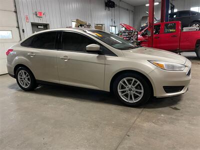 2018 Ford Focus SE   - Photo 4 - Saint Louis, MI 48880-9800