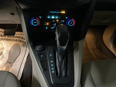 2018 Ford Focus SE   - Photo 13 - Saint Louis, MI 48880-9800