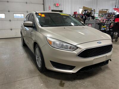 2018 Ford Focus SE   - Photo 3 - Saint Louis, MI 48880-9800