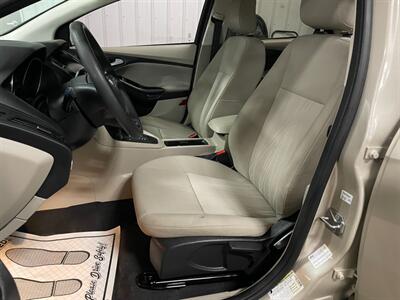 2018 Ford Focus SE   - Photo 15 - Saint Louis, MI 48880-9800