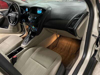 2018 Ford Focus SE   - Photo 19 - Saint Louis, MI 48880-9800