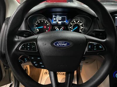 2018 Ford Focus SE   - Photo 8 - Saint Louis, MI 48880-9800