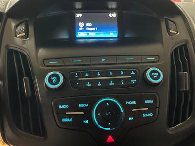 2018 Ford Focus SE   - Photo 12 - Saint Louis, MI 48880-9800