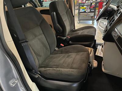 2016 Dodge Grand Caravan American Value Package   - Photo 17 - Saint Louis, MI 48880-9800