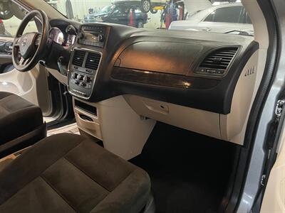 2016 Dodge Grand Caravan American Value Package   - Photo 18 - Saint Louis, MI 48880-9800