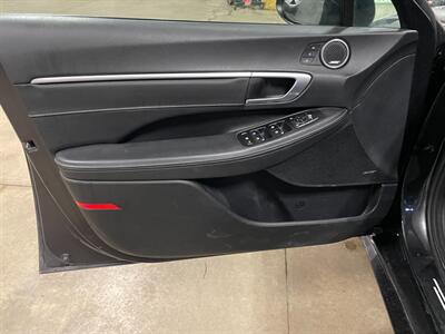 2021 Hyundai SONATA Limited - Photo 21 - Saint Louis, MI 48880-9800
