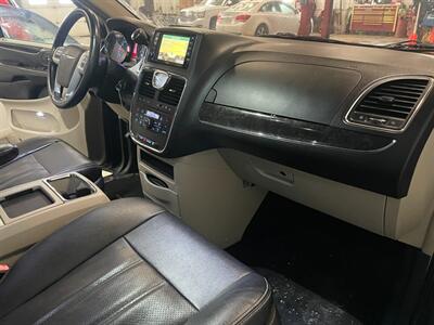 2015 Chrysler Town and Country Touring-L - Photo 22 - Saint Louis, MI 48880-9800