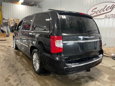 2015 Chrysler Town and Country Touring-L - Photo 3 - Saint Louis, MI 48880-9800