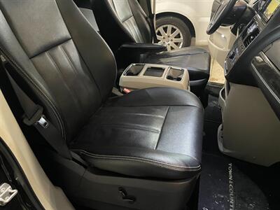 2015 Chrysler Town and Country Touring-L - Photo 21 - Saint Louis, MI 48880-9800