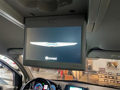 2015 Chrysler Town and Country Touring-L - Photo 15 - Saint Louis, MI 48880-9800