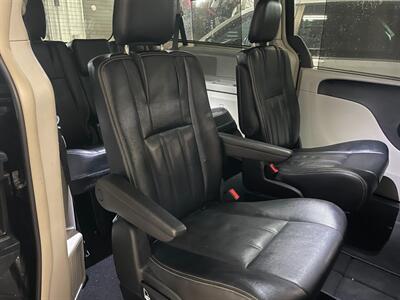 2015 Chrysler Town and Country Touring-L - Photo 19 - Saint Louis, MI 48880-9800