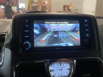 2015 Chrysler Town and Country Touring-L - Photo 12 - Saint Louis, MI 48880-9800