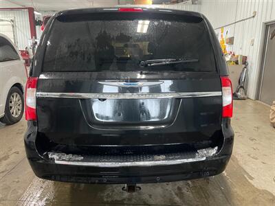 2015 Chrysler Town and Country Touring-L - Photo 27 - Saint Louis, MI 48880-9800
