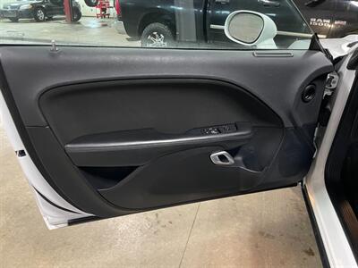 2020 Dodge Challenger SXT   - Photo 22 - Saint Louis, MI 48880-9800
