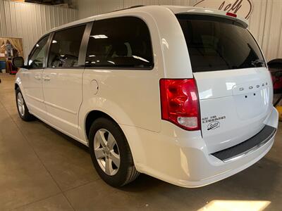 2016 Dodge Grand Caravan SXT   - Photo 3 - Saint Louis, MI 48880-9800