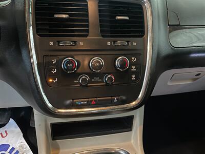 2016 Dodge Grand Caravan SXT   - Photo 13 - Saint Louis, MI 48880-9800