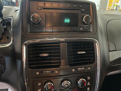 2016 Dodge Grand Caravan SXT   - Photo 12 - Saint Louis, MI 48880-9800