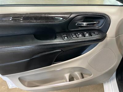 2016 Dodge Grand Caravan SXT   - Photo 23 - Saint Louis, MI 48880-9800