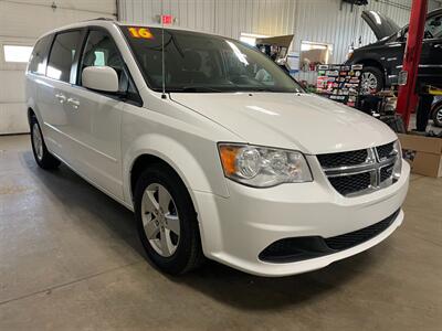 2016 Dodge Grand Caravan SXT   - Photo 4 - Saint Louis, MI 48880-9800