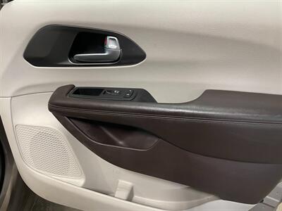 2018 Chrysler Pacifica Touring L - Photo 23 - Saint Louis, MI 48880-9800