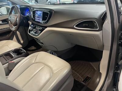 2018 Chrysler Pacifica Touring L - Photo 21 - Saint Louis, MI 48880-9800