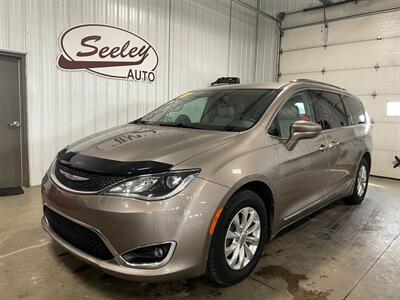 2018 Chrysler Pacifica Touring L - Photo 2 - Saint Louis, MI 48880-9800